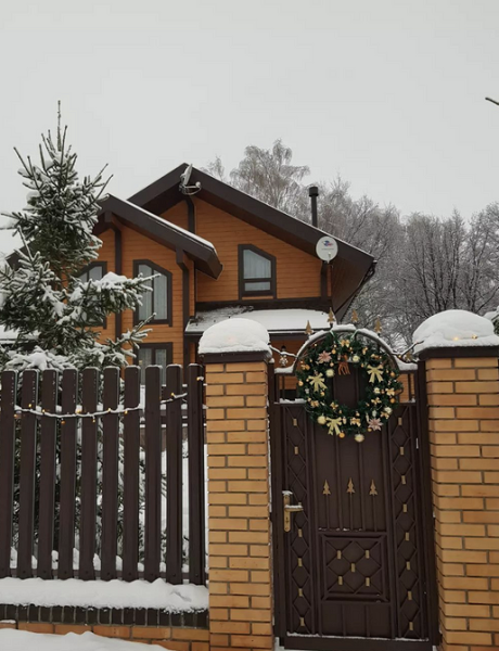 7 невероятных идей для украшения дачи к Новому году