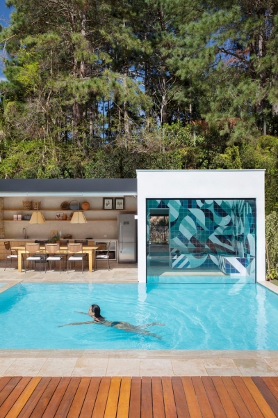 Дом под Рио-де-Жанейро с бассейном и необычной сауной