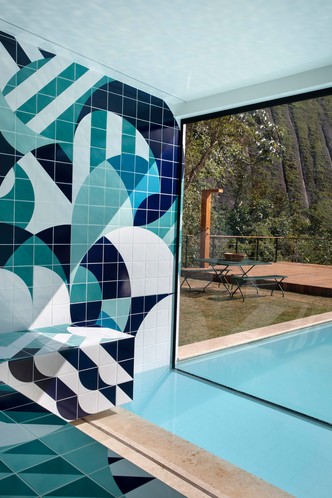 Дом под Рио-де-Жанейро с бассейном и необычной сауной