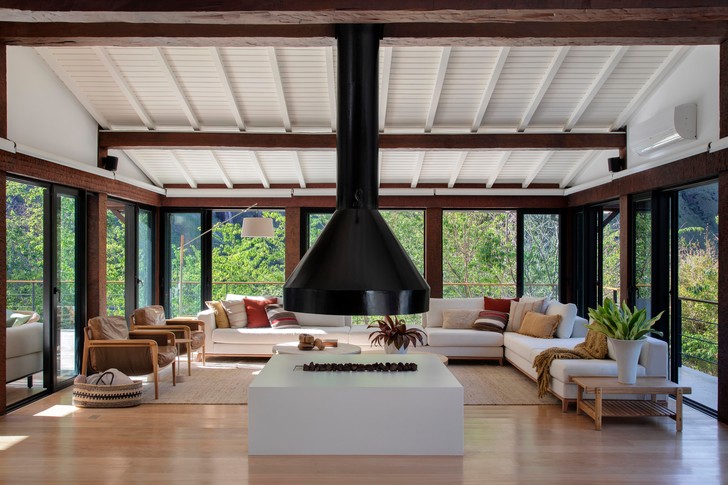 Дом под Рио-де-Жанейро с бассейном и необычной сауной