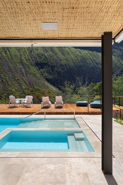 Дом под Рио-де-Жанейро с бассейном и необычной сауной