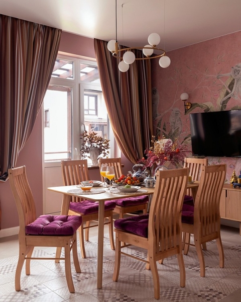 Двухэтажный дуплекс 75 кв. м с необычным интерьером для яркой хозяйки