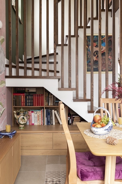 Двухэтажный дуплекс 75 кв. м с необычным интерьером для яркой хозяйки