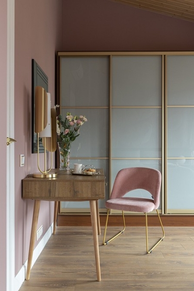 Двухэтажный дуплекс 75 кв. м с необычным интерьером для яркой хозяйки