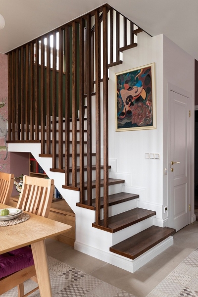 Двухэтажный дуплекс 75 кв. м с необычным интерьером для яркой хозяйки