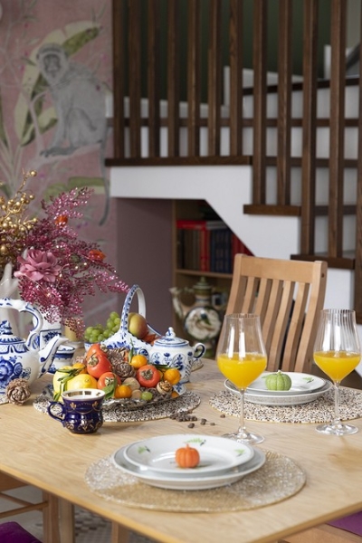 Двухэтажный дуплекс 75 кв. м с необычным интерьером для яркой хозяйки