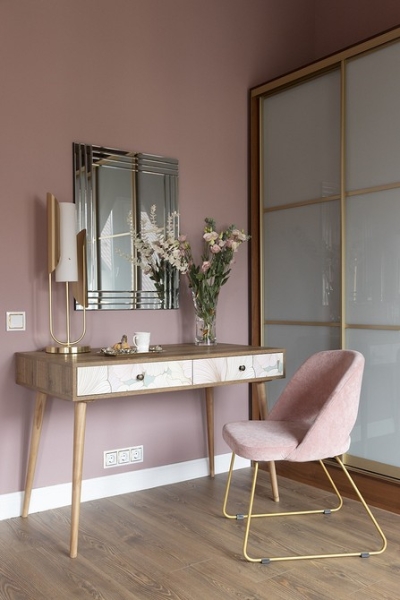 Двухэтажный дуплекс 75 кв. м с необычным интерьером для яркой хозяйки