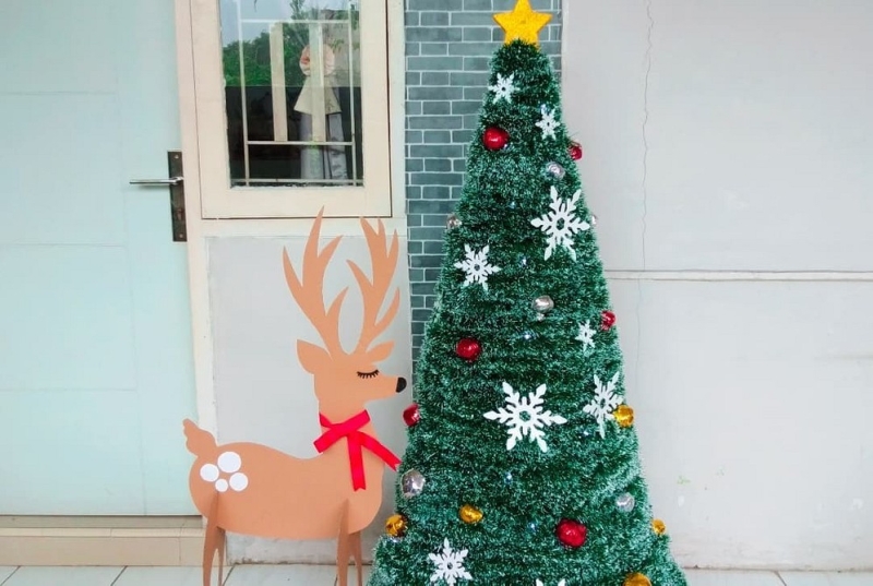 Елка из мишуры своими руками: идеи оформления и 5 пошаговых инструкций (36 фото)