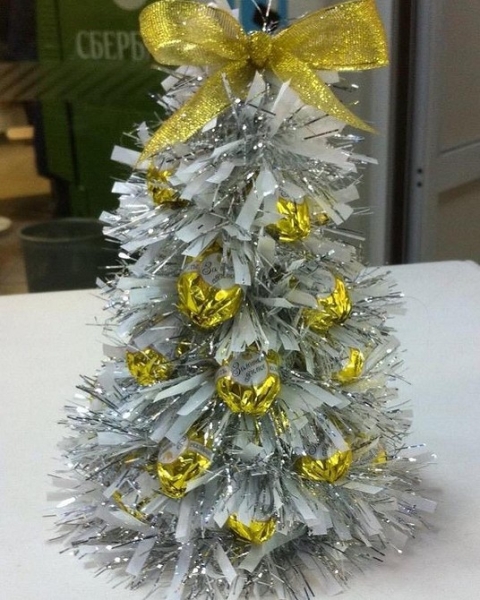 Елка из мишуры своими руками: идеи оформления и 5 пошаговых инструкций (36 фото)