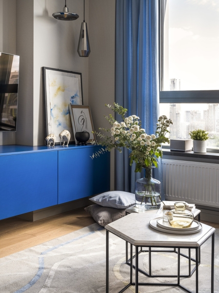 Этюд в синих тонах: двухкомнатная квартира в Москве