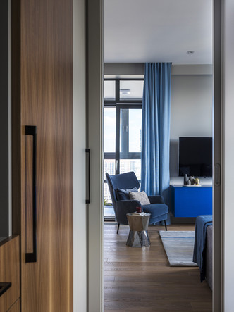 Этюд в синих тонах: двухкомнатная квартира в Москве