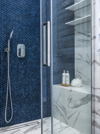 Этюд в синих тонах: двухкомнатная квартира в Москве