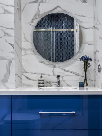 Этюд в синих тонах: двухкомнатная квартира в Москве