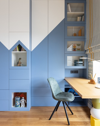 Яркая квартира с элементами mid-century в Москве