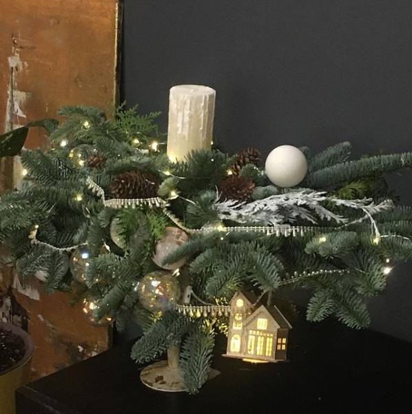 Как сделать новогодние композиции своими руками: идеи с видеоинструкциями и 62 фото