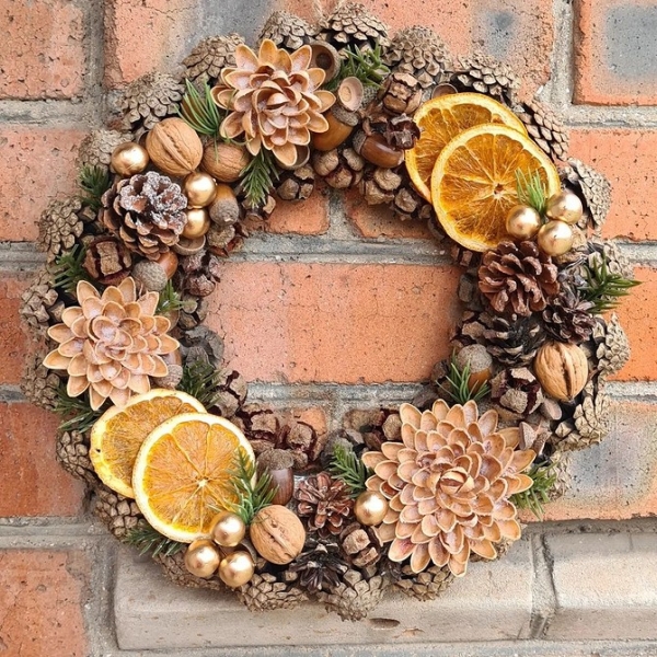 Как сделать новогодние композиции своими руками: идеи с видеоинструкциями и 62 фото