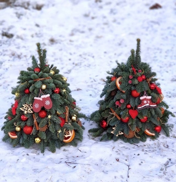 Как сделать новогодние композиции своими руками: идеи с видеоинструкциями и 62 фото