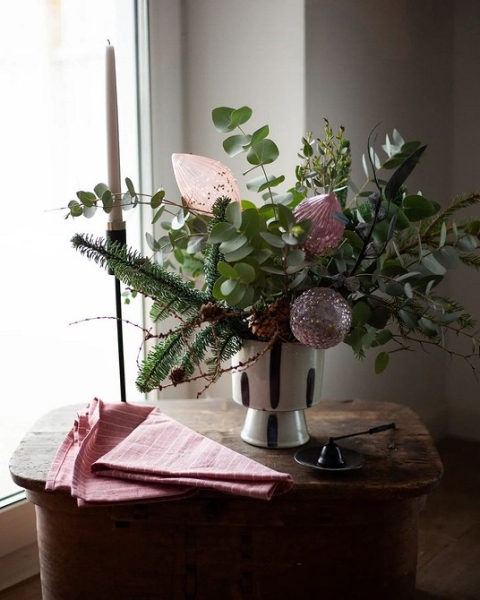 Как сделать новогодние композиции своими руками: идеи с видеоинструкциями и 62 фото