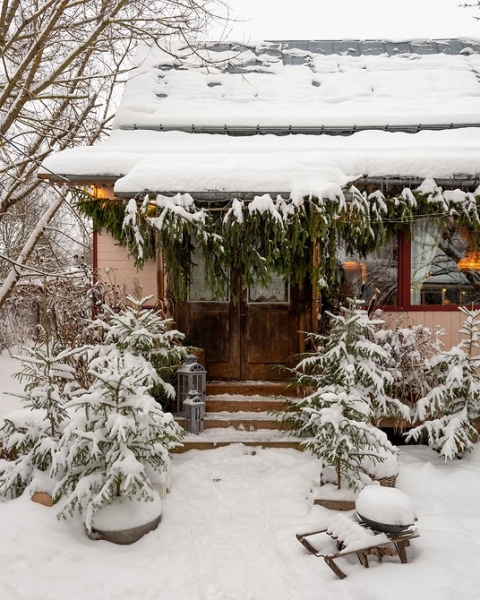 Как в сказке: волшебный новогодний декор небольшого деревенского дома 1967 года постройки
