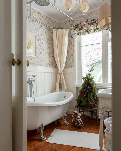 Как в сказке: волшебный новогодний декор небольшого деревенского дома 1967 года постройки