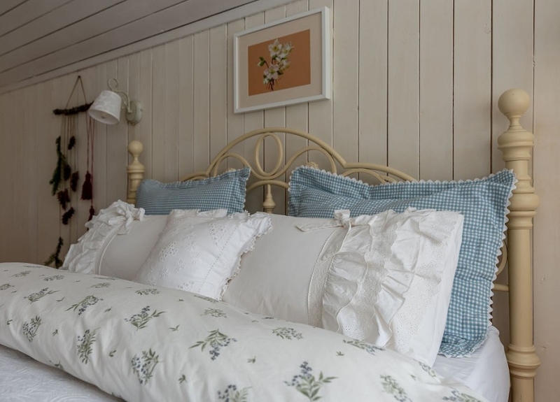 Как в сказке: волшебный новогодний декор небольшого деревенского дома 1967 года постройки