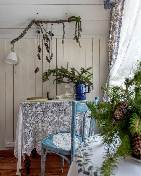 Как в сказке: волшебный новогодний декор небольшого деревенского дома 1967 года постройки