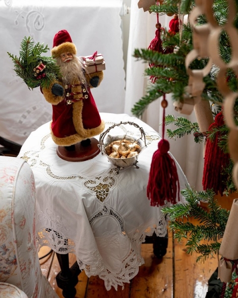 Как в сказке: волшебный новогодний декор небольшого деревенского дома 1967 года постройки