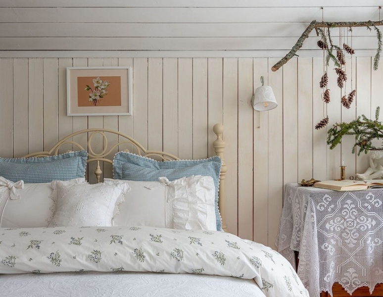 Как в сказке: волшебный новогодний декор небольшого деревенского дома 1967 года постройки