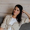 Как выглядит современный интерьер в традиционном доме из бруса: реальный пример