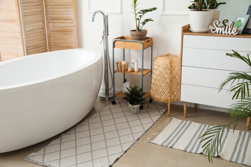 Коврик для туалета и ванной: материалы, правила выбора и 33 фото удачных решений