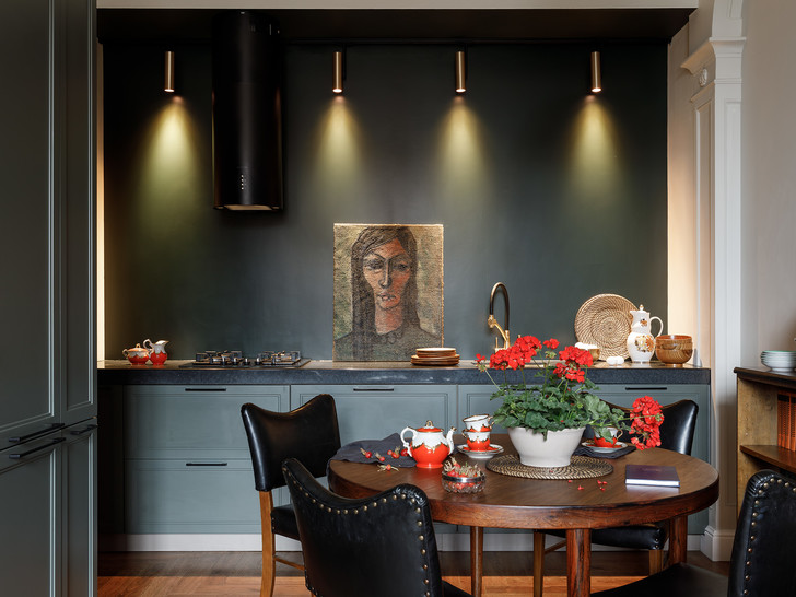 «Ребро Адама»: квартира в доме начала XX века 95 м²