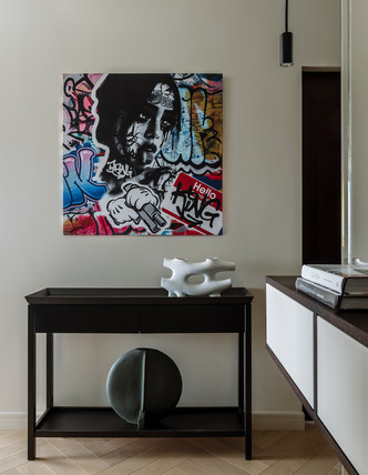 Сила контраста: строгая мужская квартира 112 м&sup2;