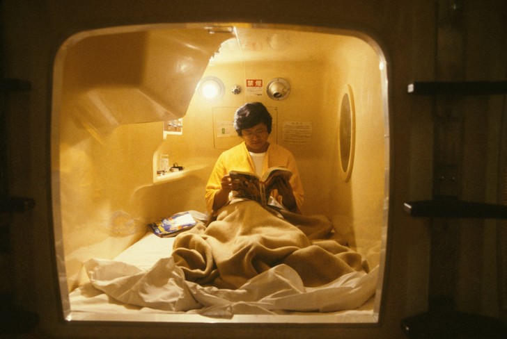 Жизнь на 12 м²: что такое капсульные квартиры, как в них живут и какое отношение к этому имеет Фандорин