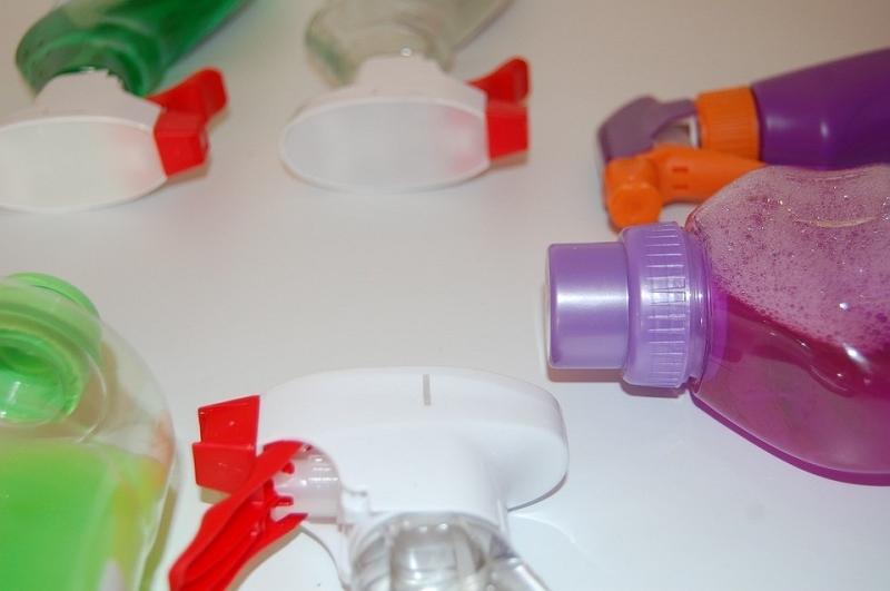 6 средств для уборки, которые опасно использовать вместе