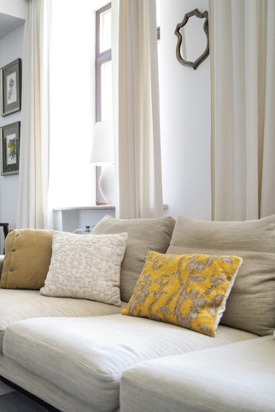 Белый диван в интерьере: какой выбрать, куда поставить, с чем сочетать (90 фото)