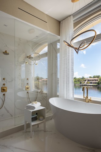 Дом в Майами с видом на канал