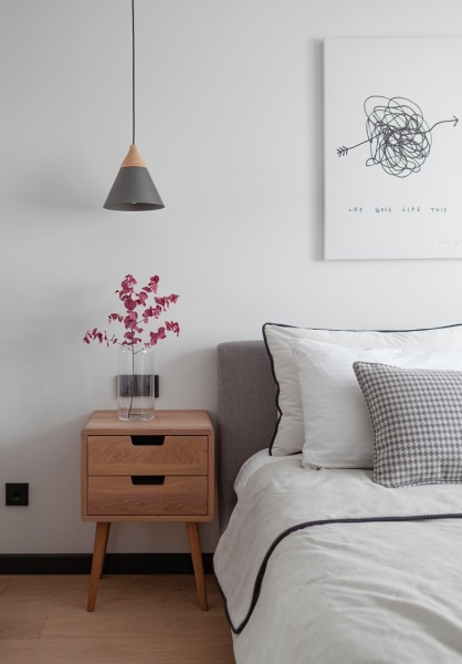 Двухуровневая монохромная квартира 115 м² в Минске