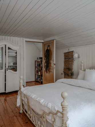 Интерьер месяца: деревянная дача с зимним декором в Истре