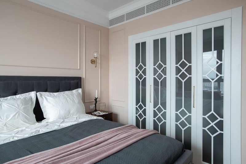 Как разместить гардеробную в спальне: 8 идей с планировками от дизайнеров