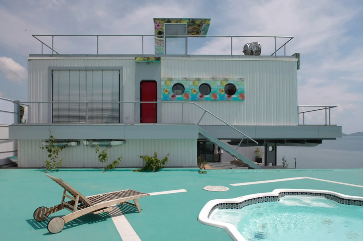 Необычный дом на берегу Черного моря