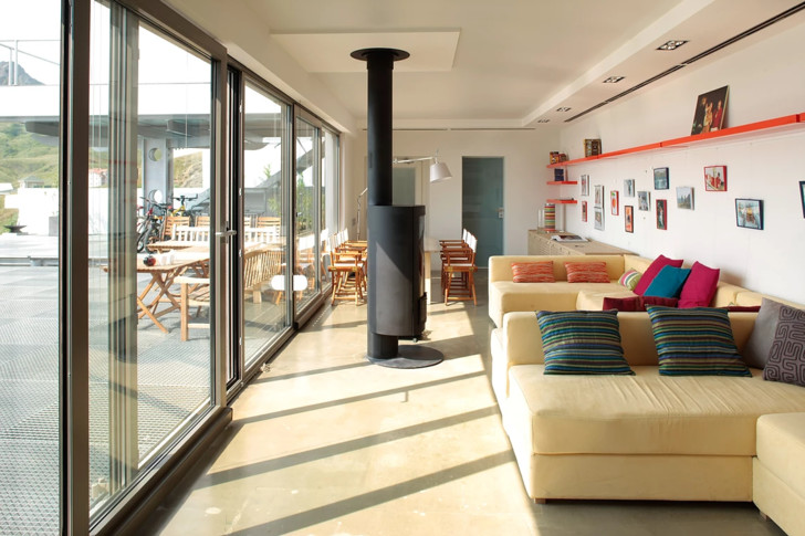 Необычный дом на берегу Черного моря