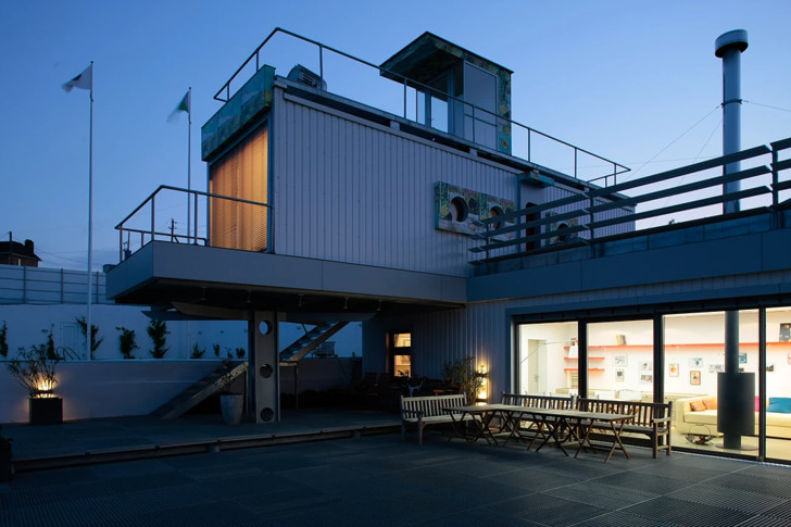 Необычный дом на берегу Черного моря