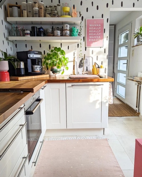 Обои на кухне: 6 невероятных интерьеров, которые влюбят вас в эту отделку