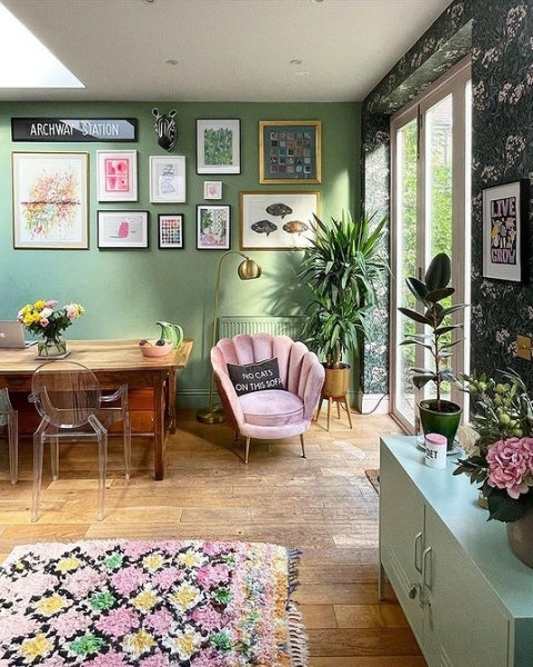 Обои на кухне: 6 невероятных интерьеров, которые влюбят вас в эту отделку