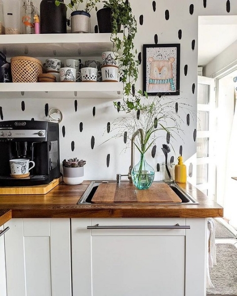 Обои на кухне: 6 невероятных интерьеров, которые влюбят вас в эту отделку