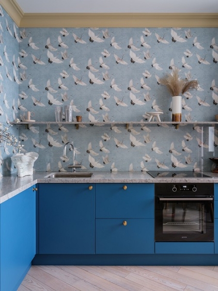 Обои на кухне: 6 невероятных интерьеров, которые влюбят вас в эту отделку