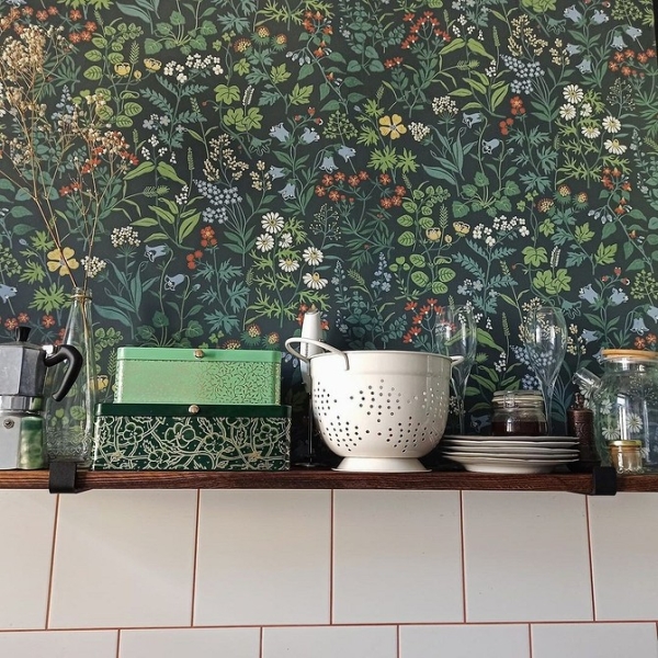 Обои на кухне: 6 невероятных интерьеров, которые влюбят вас в эту отделку