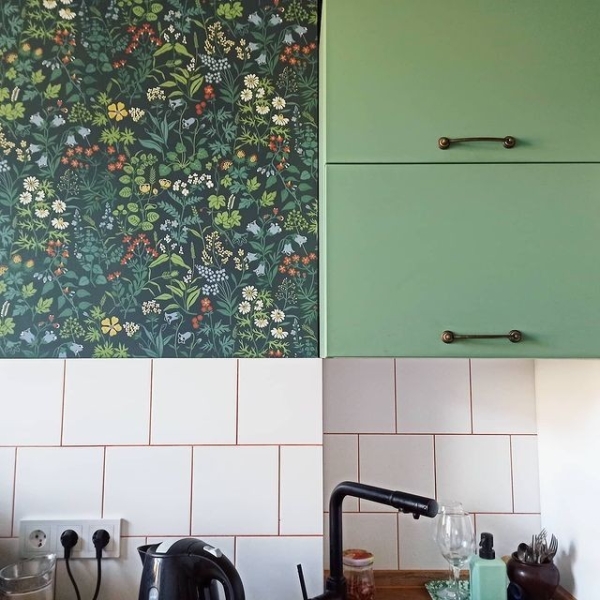 Обои на кухне: 6 невероятных интерьеров, которые влюбят вас в эту отделку