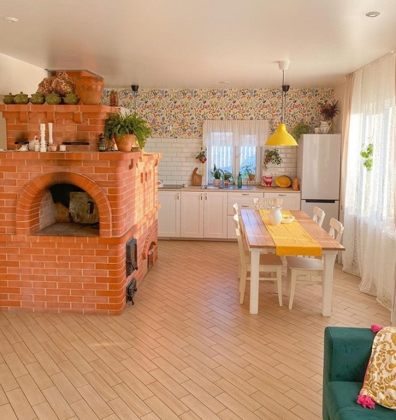 Обои на кухне: 6 невероятных интерьеров, которые влюбят вас в эту отделку