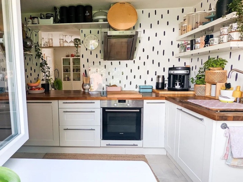 Обои на кухне: 6 невероятных интерьеров, которые влюбят вас в эту отделку